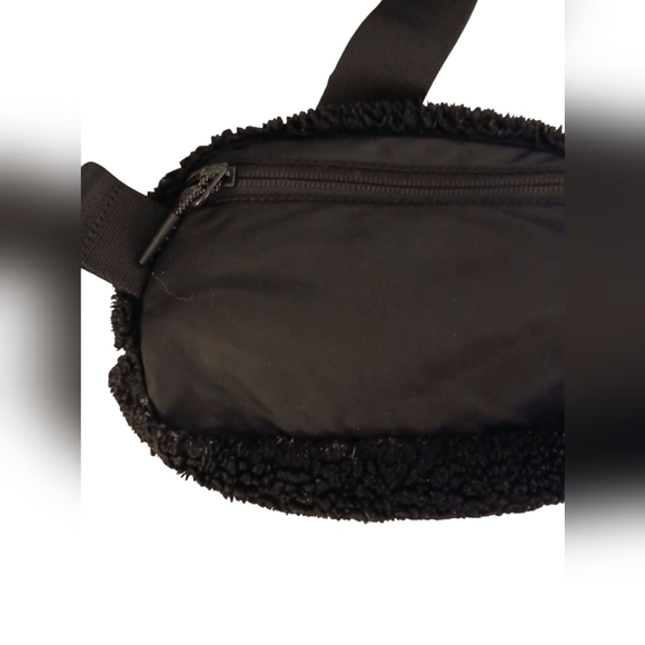 Lululemon Black Fleece Gold Festival Concert Crossbody Fanny Pack Bag Purse GUC - Picture 7 of 14